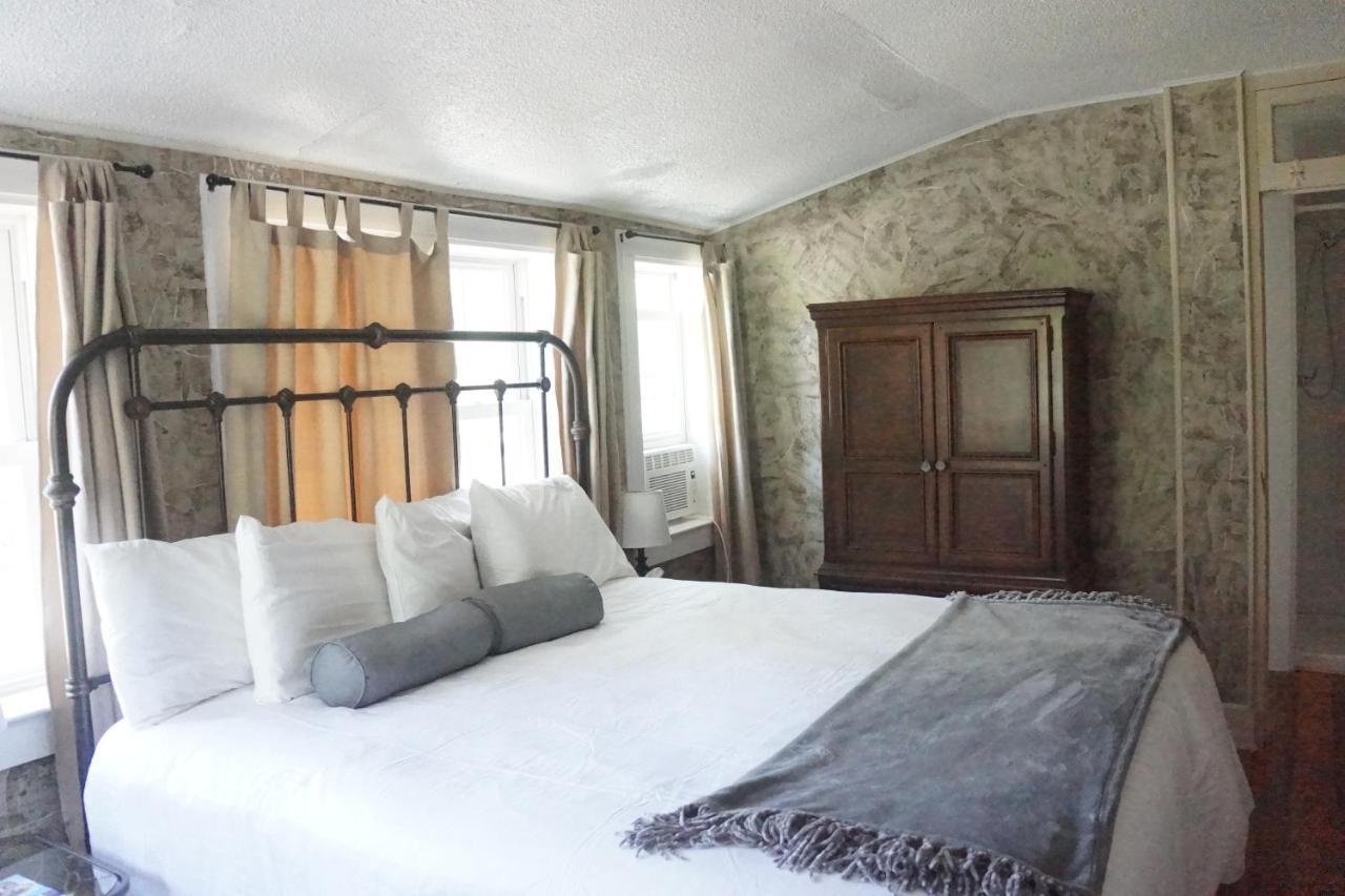 The Frogtown Inn Canadensis Exterior foto